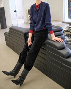 时尚百搭女士羊毛衫简约圆领纯色纽扣开衫秋冬新款保暖舒适毛衣图片