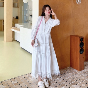 长袖白色气质连衣裙高级春秋2025新款女v领宽松流苏拼接镂空裙子图片