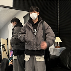 灰色