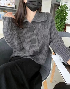 时尚秋季女士宽松简约百搭纯色大扣针织开衫图片