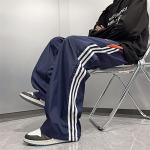 港风秋款男裤三条杠条纹拼接直筒宽松贴标冲锋裤长裤h7141 P45图片