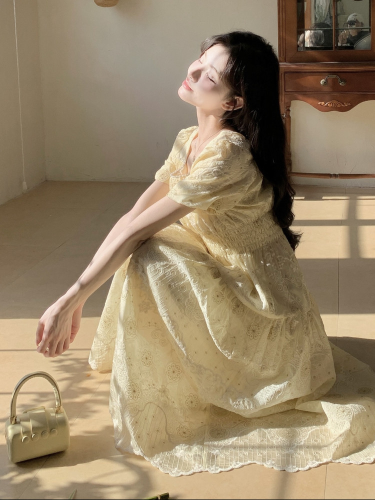 黄色重工刺绣法式连衣裙女2025年新款夏日独特漂亮掐腰绝美小裙子,女装连衣裙,浙宝208A