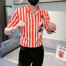 红色