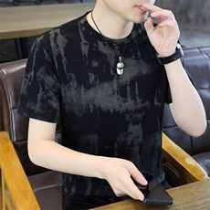 黑色