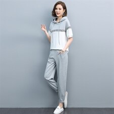 2021夏季新款简约时尚气质撞色连帽休闲舒适两件套,女装套装/套裙,丽影随形