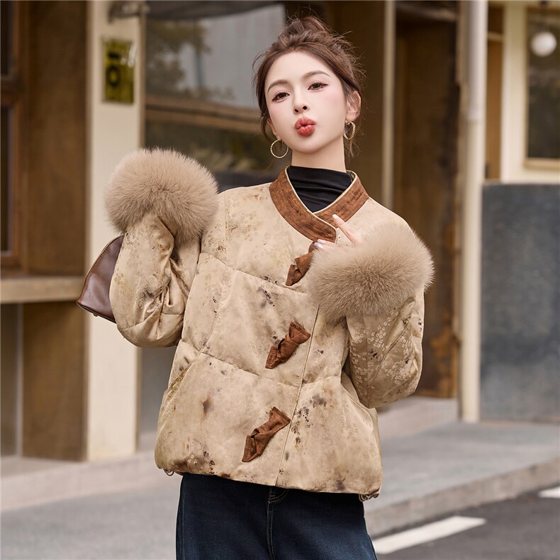 新中式国风羽绒服女2025冬季新款巨好看的高端短款狐狸毛保暖外套,女装羽绒服,依如秀(原杭风阁)