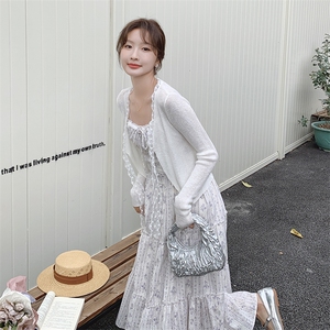 白色温柔风碎花吊带连衣裙套装女2025夏日绝美穿搭蕾丝开衫两件套图片