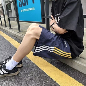 三条杠速干短裤男夏季薄款美式篮球裤中裤大码宽松五分沙滩裤图片