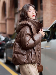 冬季新品 时尚保暖白鸭绒皮羽绒服 女装短款宽松外套图片