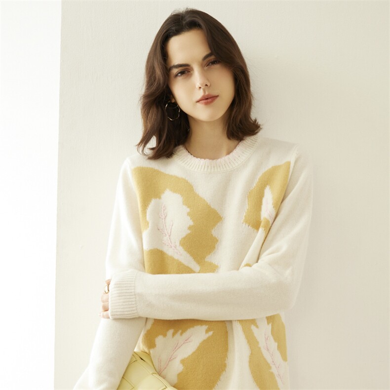 秋冬季新款舒适时尚百搭女士圆领手钩花拼色35%羊绒衫，女装羊绒衫，戎美山