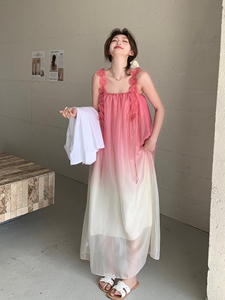 夏季新款海边度假超好看氛围感显瘦超仙连衣裙2025粉色渐变吊带裙图片