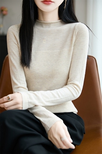 新款纯色圆领针织长袖套头上衣女时尚休闲图片