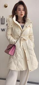 轻薄款羽绒服图片