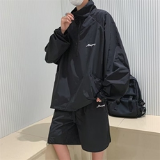 黑色