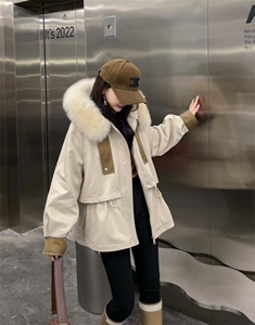 2022狐狸毛派克服图片