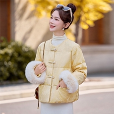 现货2026新中式时尚气质优雅真狐狸毛印花盘扣白鹅绒羽绒服，女装羽绒服，时尚俏佳人