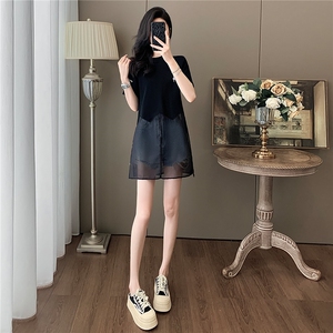 设计感小众时尚气质套装女夏新款圆领网纱拼接上衣牛仔短裤两件套图片