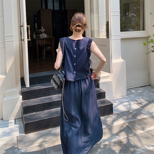 藏青色松弛感一整套穿搭女2025夏季新款休闲圆领背心半身裙两件套图片