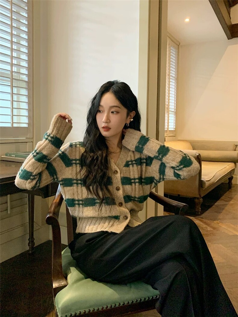 秋冬绿色条纹加厚短款V领单排扣针织开衫女宽松百搭外套上衣休闲,针织衫/毛衣,雪真羊绒