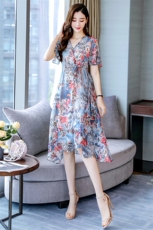 碎花2021年夏季V领时尚气质简约中长款百搭韩版优雅连衣裙，女装连衣裙，瑶迪依秀