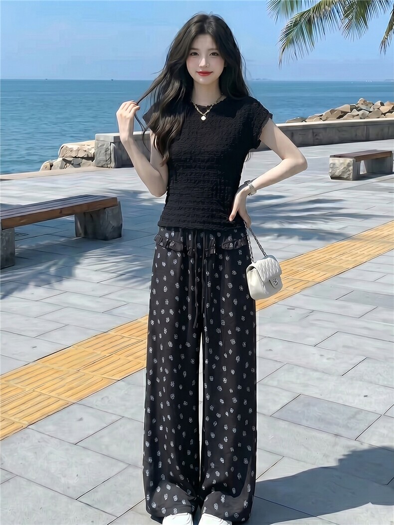 盐系穿搭时尚套装女夏款黑色短袖上衣花朵印花木耳边屁帘裤两件套,女装套装/套裙,江南