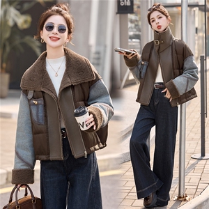 牛仔拼接短款羽绒服女2025冬季新款翻领加厚保暖羽绒外套图片