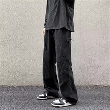 黑色