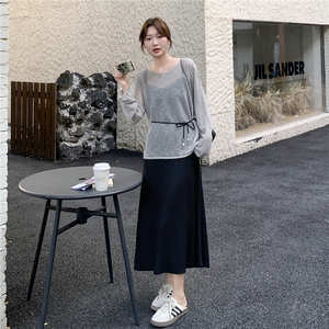 轻熟风穿搭黑色吊带连衣裙叠穿针织衫女初春秋超火好看长裙子套装图片