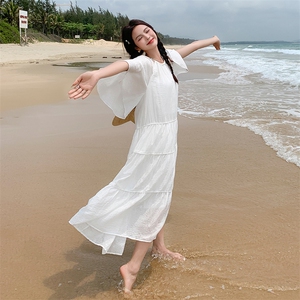 初恋裙白月光连衣裙女2025夏季新款法式温柔风褶皱收腰中长款短袖图片