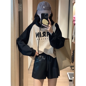 撞色字母涂鸦连帽卫衣女2022早秋新款韩版宽松慵懒风长袖短款上衣图片