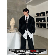 黑色