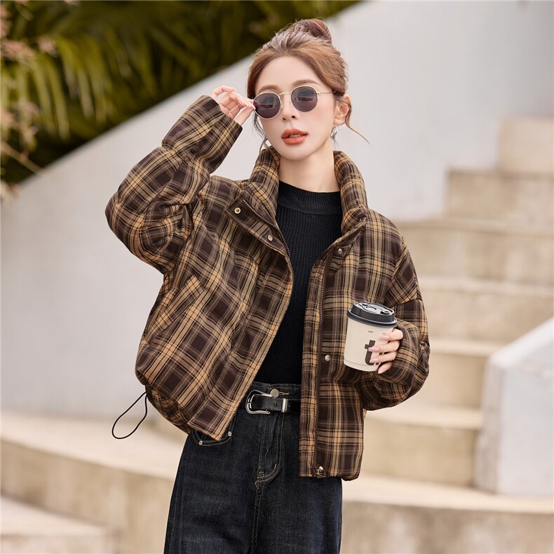 现货白鸭绒2025年冬季立领短款羽绒服外套,女装羽绒服,布依丽人