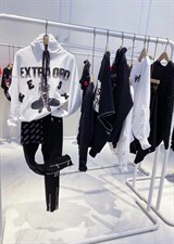 现货潮牌卫衣，女装卫衣/绒衫，zha ha