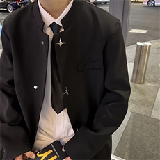 黑色