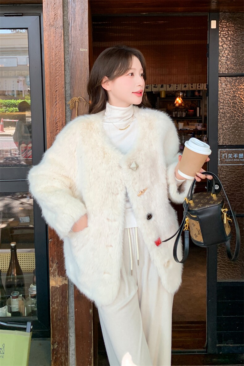 环保皮草外套女短款小香风皮毛一体2025新款设计感毛毛彩扣上衣,女装短外套,2C229