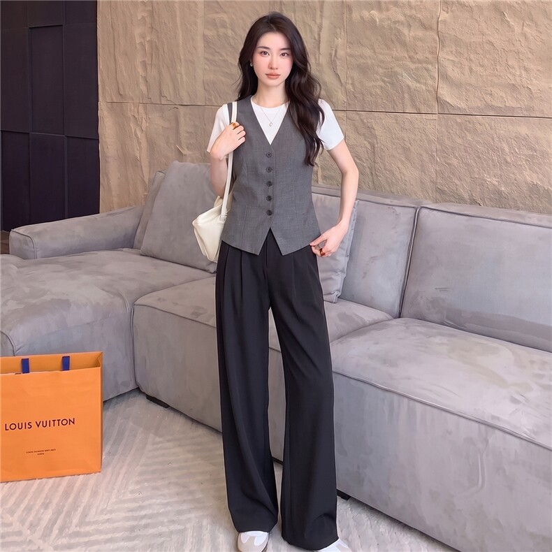高级感休闲运动套装女春秋圆领马甲上衣内搭白色T恤阔腿裤三件套,女装套装/套裙,江南