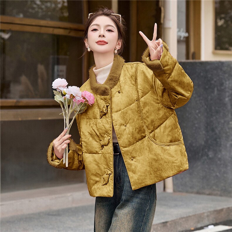 新中式国风羽绒服女2025冬季新款独特超好看短款粉色毛领保暖外套,女装羽绒服,伊仟回