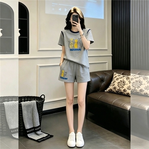 甜美时尚休闲套装女夏季新款显瘦圆领印花刺绣上衣阔腿短裤两件套