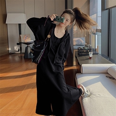 玫红色连帽卫衣背带裙套装女秋季2025新款减龄洋气连衣裙两件套，女装套装/套裙，2C088