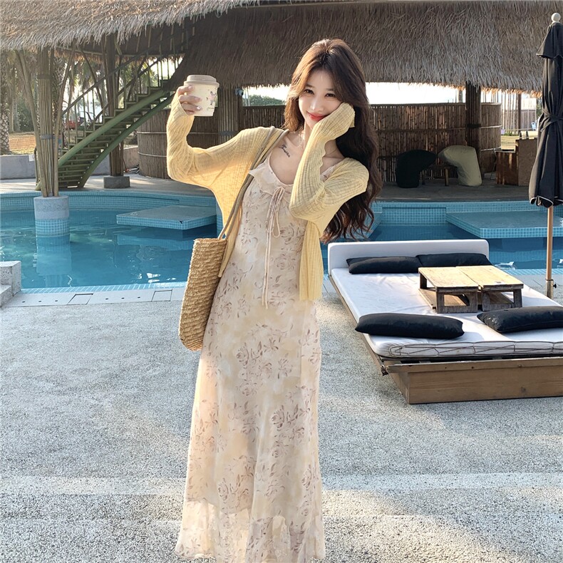 温柔风黄色碎花吊带裙套装女夏针织开衫气质海边度假连衣裙两件套,女装套装/套裙,维壹