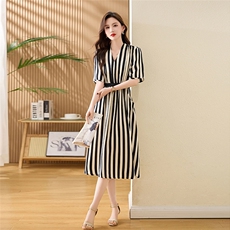 条纹连衣裙女2025年夏季新款高级感法式气质收腰显瘦短袖雪纺裙子，女装连衣裙，多彩