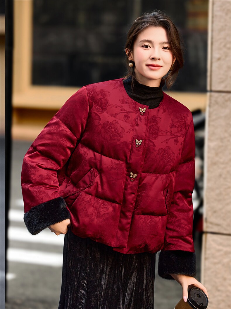 2025年冬季宽松高端皮草新中式民族风提花羽绒服唐装外套,女装羽绒服,简韵佳