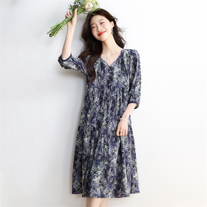 宽松大码连衣裙女春夏季2025新款气质显瘦减龄遮肚中长款a字裙子图片
