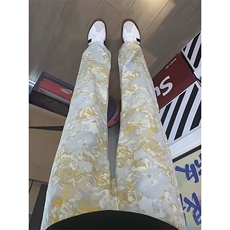 黄色