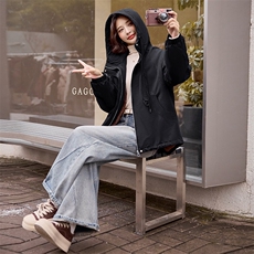2024冬装新款时尚简约英伦休闲风派克服女装外套，女装短外套，依万里