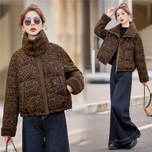 豹纹羊羔毛翻领短款羽绒服女2025冬季新款白鸭绒加厚保暖图片