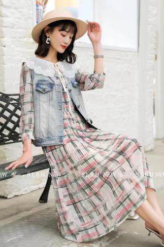 连衣裙搭配牛仔马夹，女装连衣裙，水恋百合