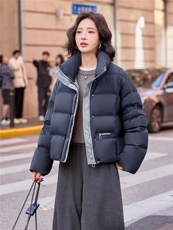 现货新款藏青色短款羽绒服女2025休闲宽松冬装外套，女装羽绒服，梦懿尔