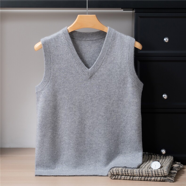2025年秋季青春流行V领马甲，男装背心/马甲，戎禾素
