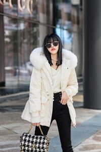 卡菲莱2021新款95白鸭绒狐狸毛真毛领连帽羽绒服羽,女装羽绒服,卡菲莱